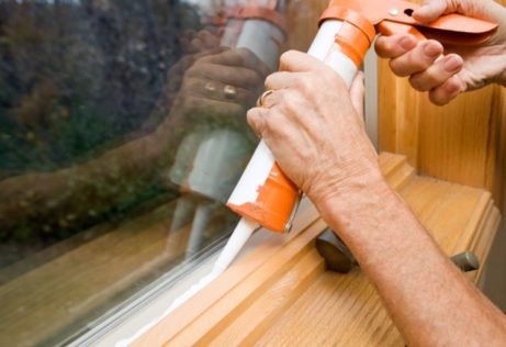 windowinsulation-caulk-1000-830x528